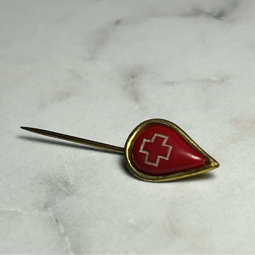 Vintage 1950s American Red Cross Volunteer
Stickpin Badge historic hate pin